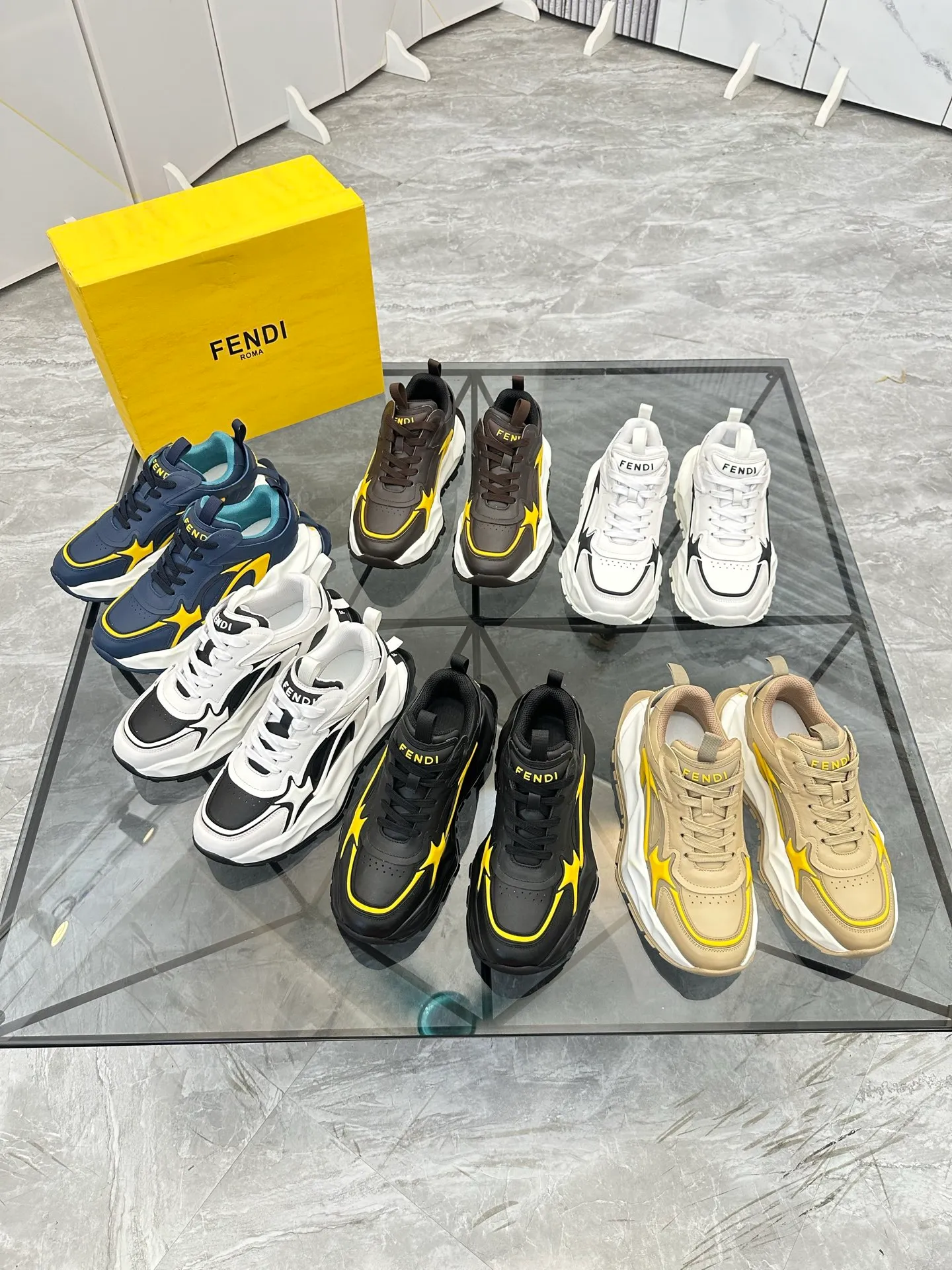 Men's shoes: 💰P580¥ Product trademark: Fendi* "Fendi*" low-top sports shoes Regular size: 39-44 (can be customized to 38.45.46) Product material: imported cowhide upper, breathable lining, original outsole. No.: 0008